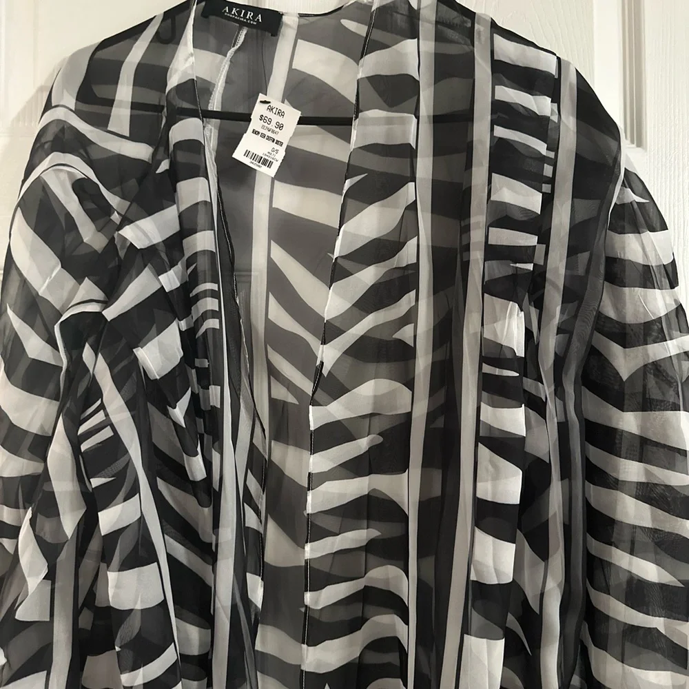 AKIRA Black and White Zebra Print kimono like Top with Red Ombre - Picture 2 of 3